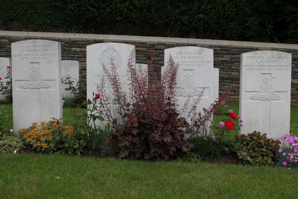 Commonwealth War Cemetery Feuchy #4