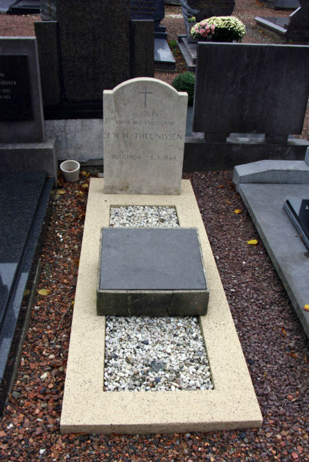 Dutch War Grave Roman Catholic Cemetery Munstergeleen #3