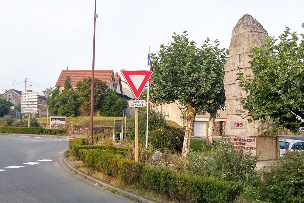 Oorlogsmonument Thiviers #3