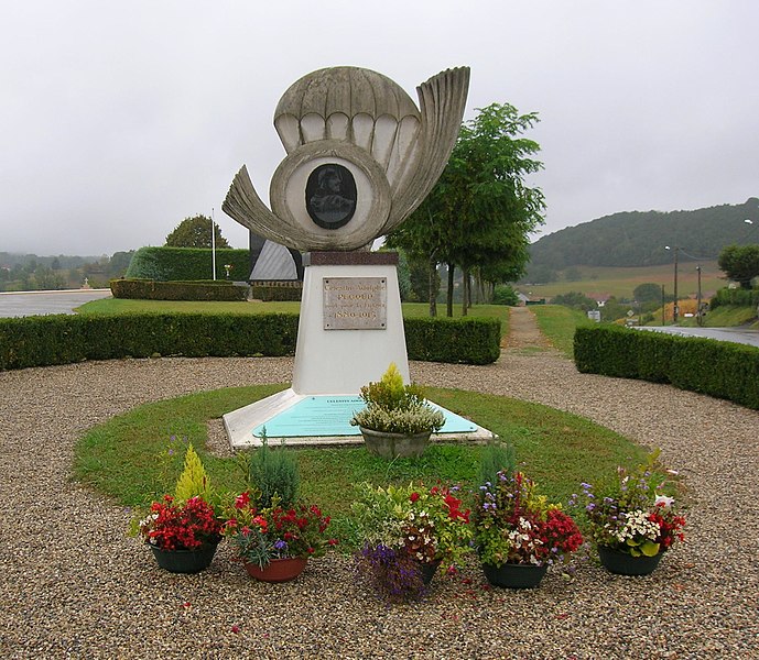 Monument Piloot Celestin Adolphe Pgoud #1