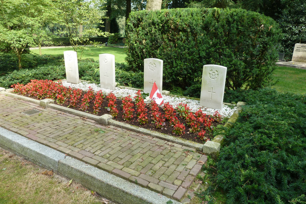 Commonwealth War Graves Municipal Cemetery Hellendoorn #3