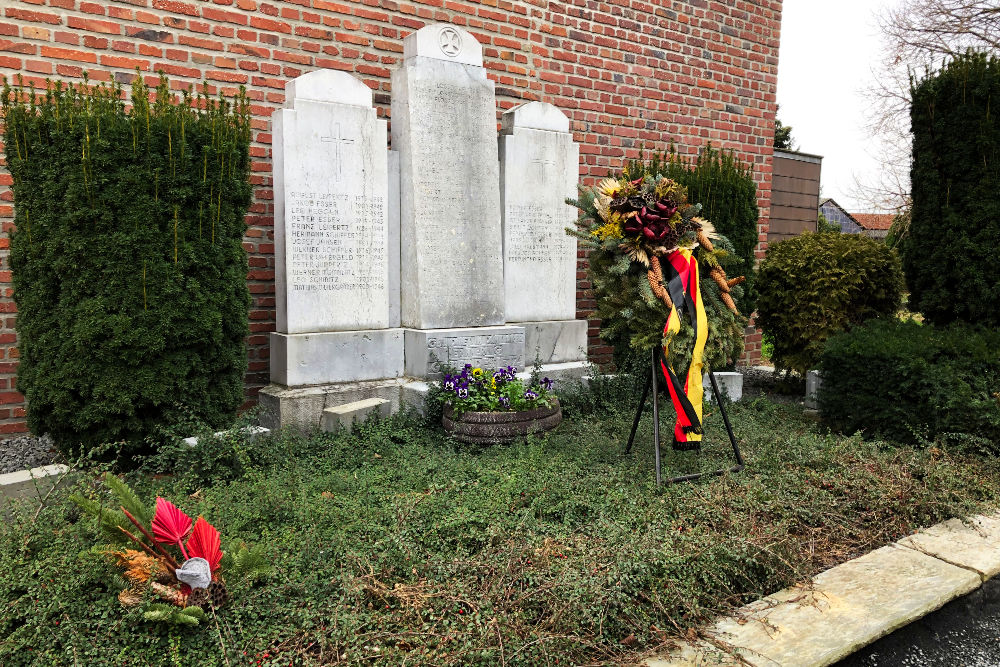 War Memorial & German War Graves Tetz #4