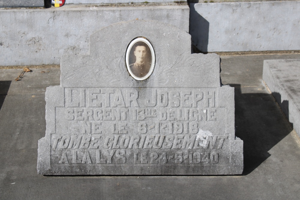 Oorlogsmonument Begraafplaats Trivières #5