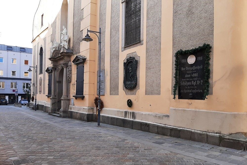 Gedenktekens Stadtpfarrkirche Linz