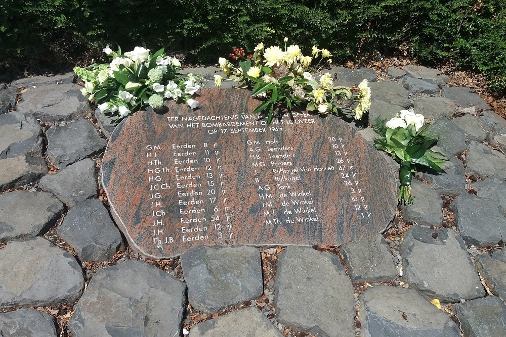 Monument Bombardement Looveer 17-09-1944 Huissen #4