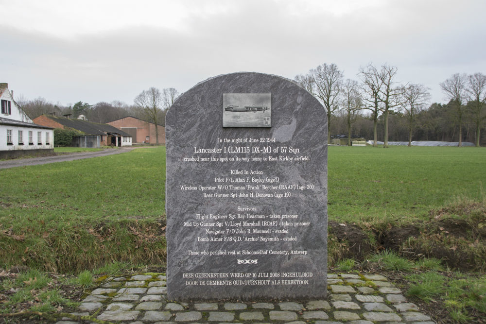 Monument Neergestorte Lancaster I LM115 DX-M Oud-Turnhout #2