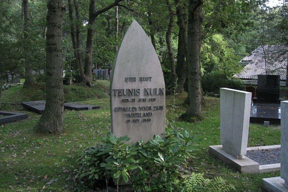 Nederlandse Oorlogsgraven Nederlands Hervormde Begraafplaats Duinhof Lisse #1