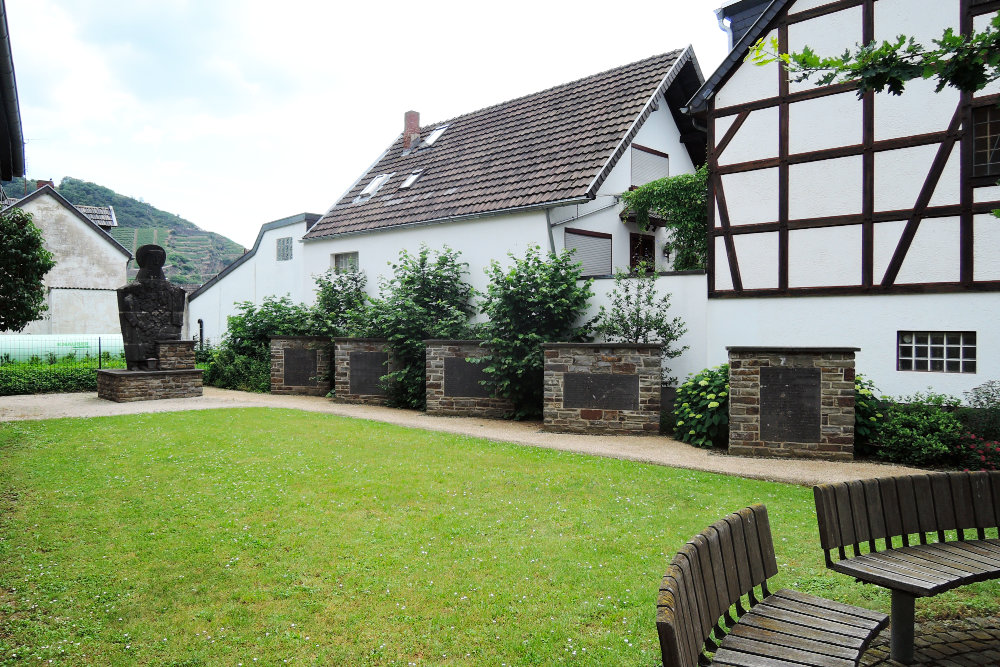 War Memorial Dernau #1