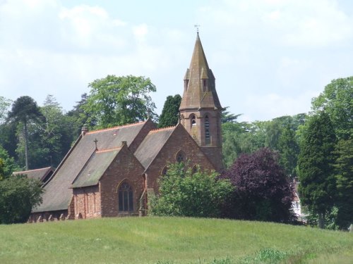 Oorlogsgraven van het Gemenebest All Saints Churchyard #1