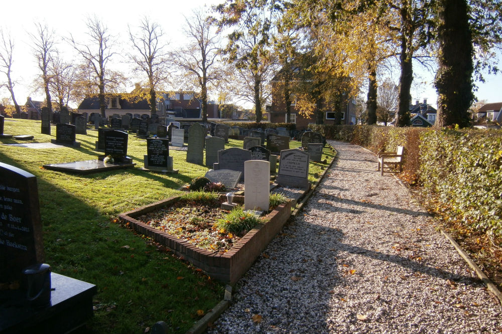 Commonwealth War Grave Dutch Reformed Cemetery Wirdum #2