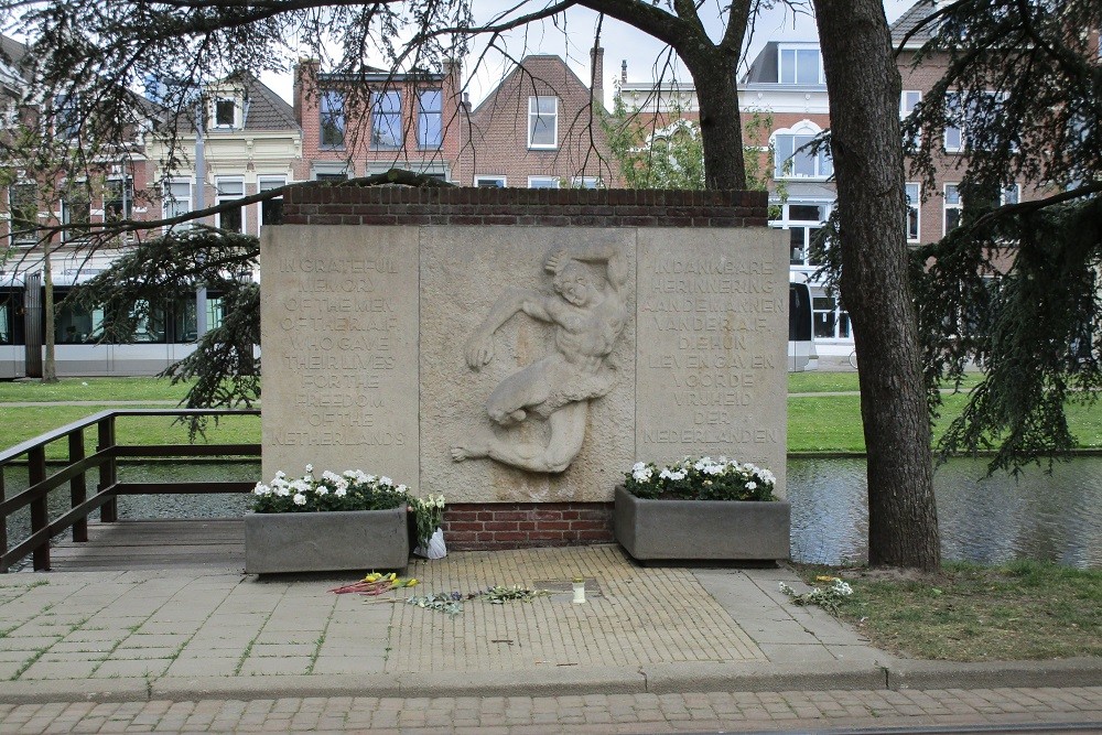 Memorial for British Airmen Rotterdam #1