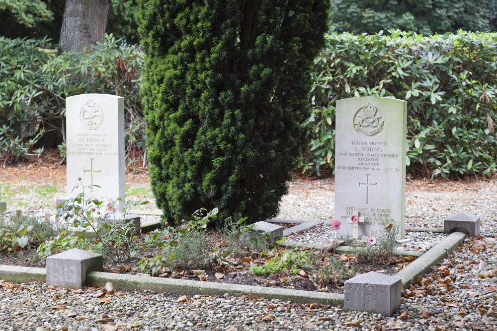 Commonwealth War Graves General Cemetery Elst #1