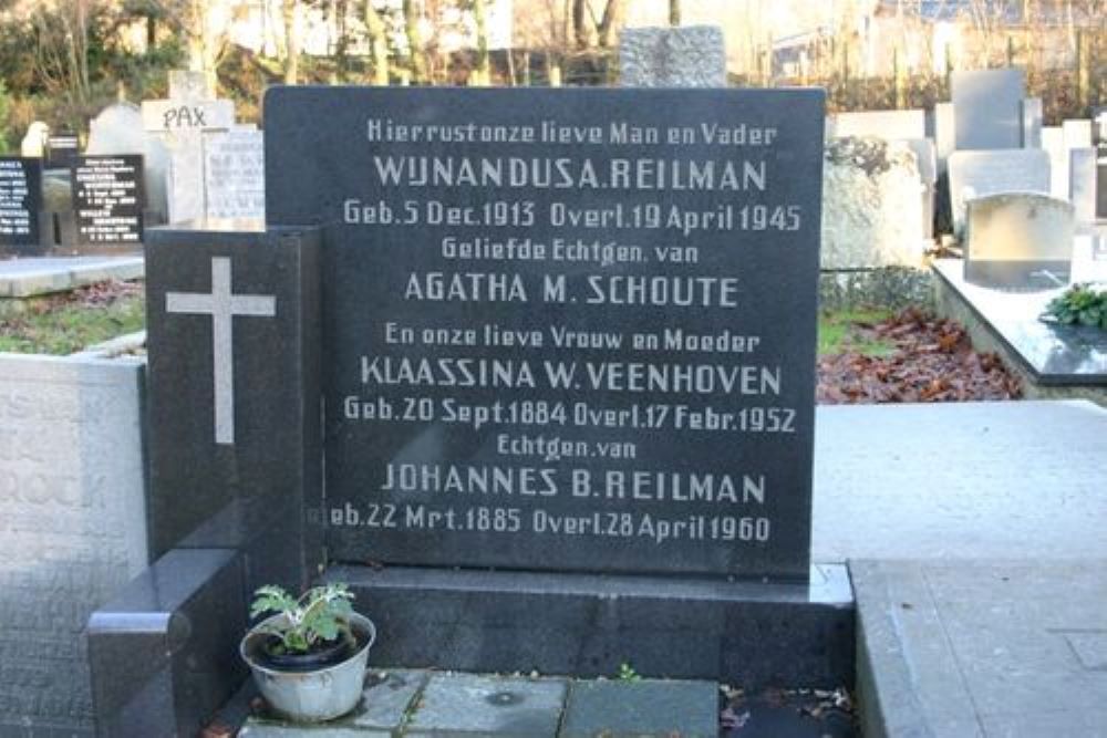 Dutch War Graves RC Churchyard #4