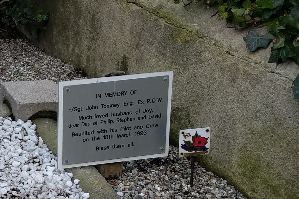 Monument Bemanning Lancaster RAF Algemene Begraafplaats Goudriaan #2