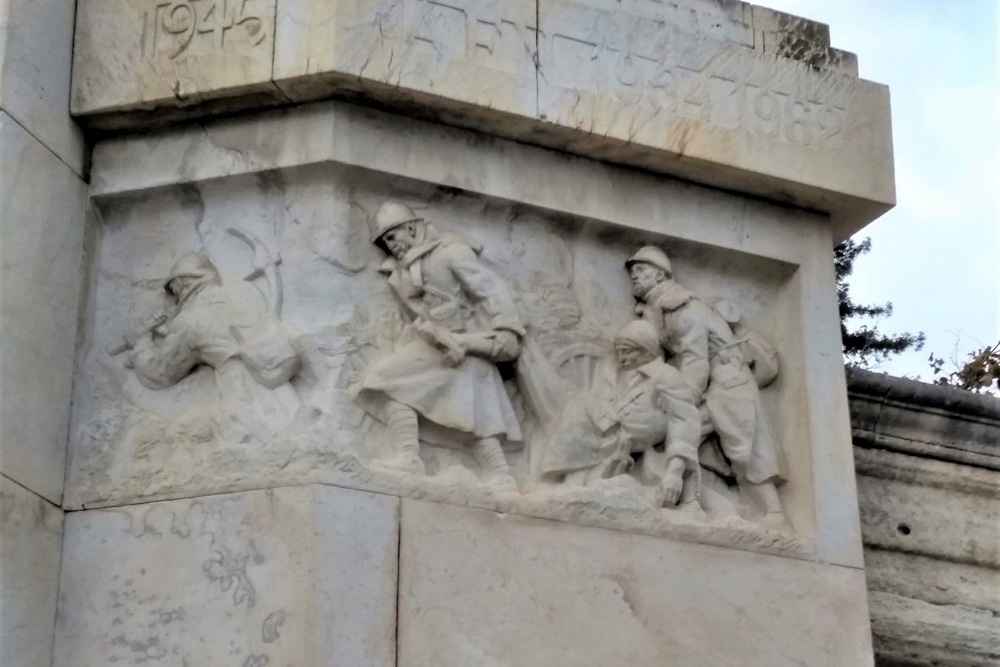 War Memorial Avignon #5