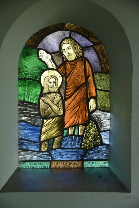Commemorative Windows in Chapel Hoogeloon #2