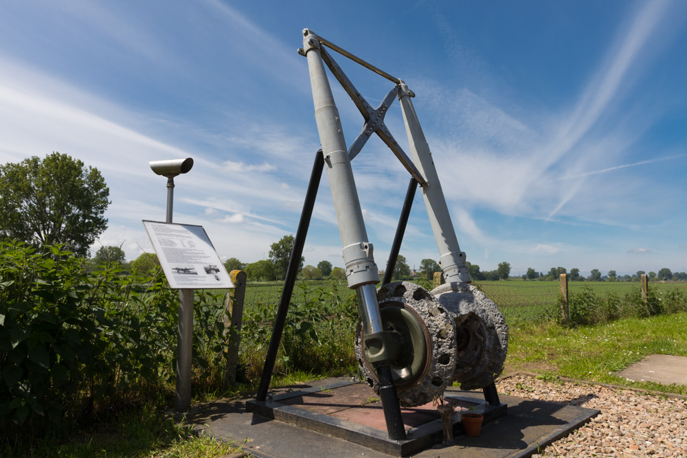 Monument Landing Gear Stirling Batenburg #1