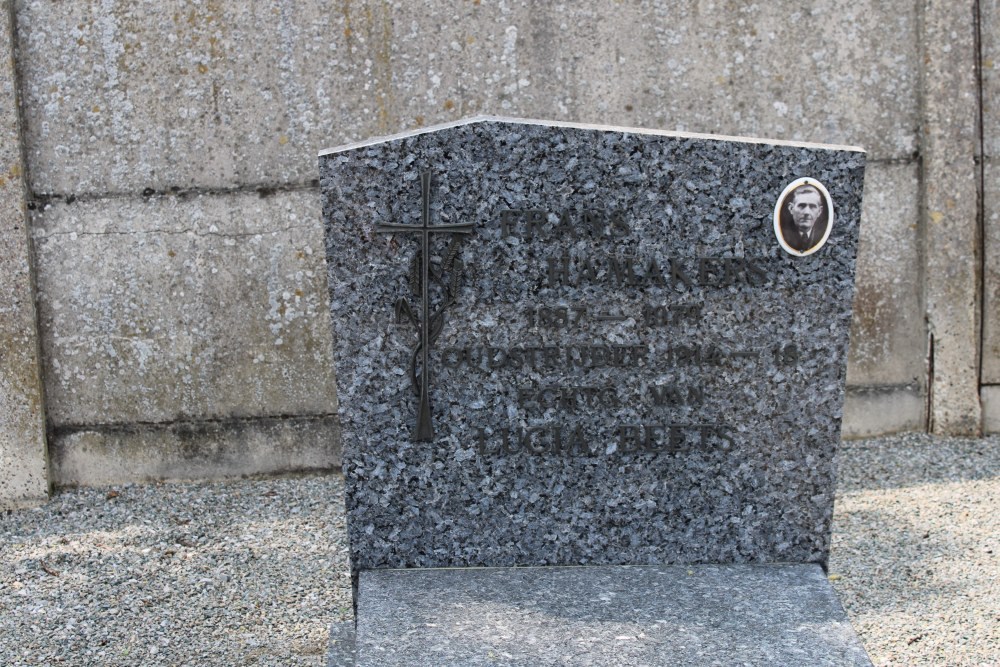 Belgische Graven Oudstrijders Tessenderlo Begraafplaats Engsbergen #3