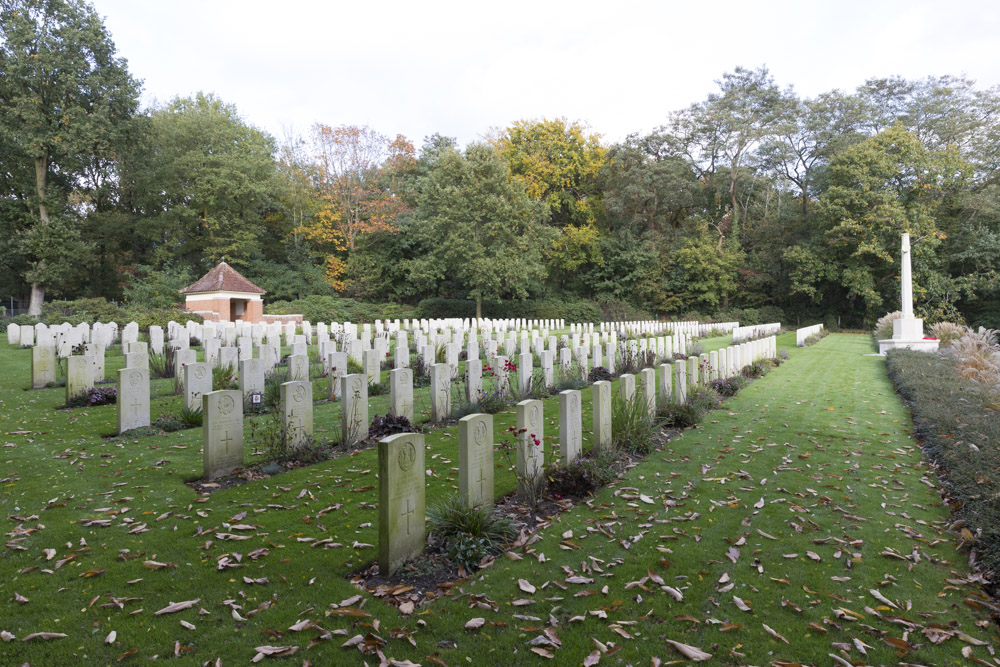 Commonwealth War Cemetery Mook #3