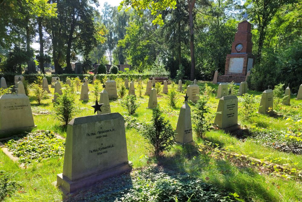 Sovjet Oorlogsbegraafplaats Ruhlsdorf #2