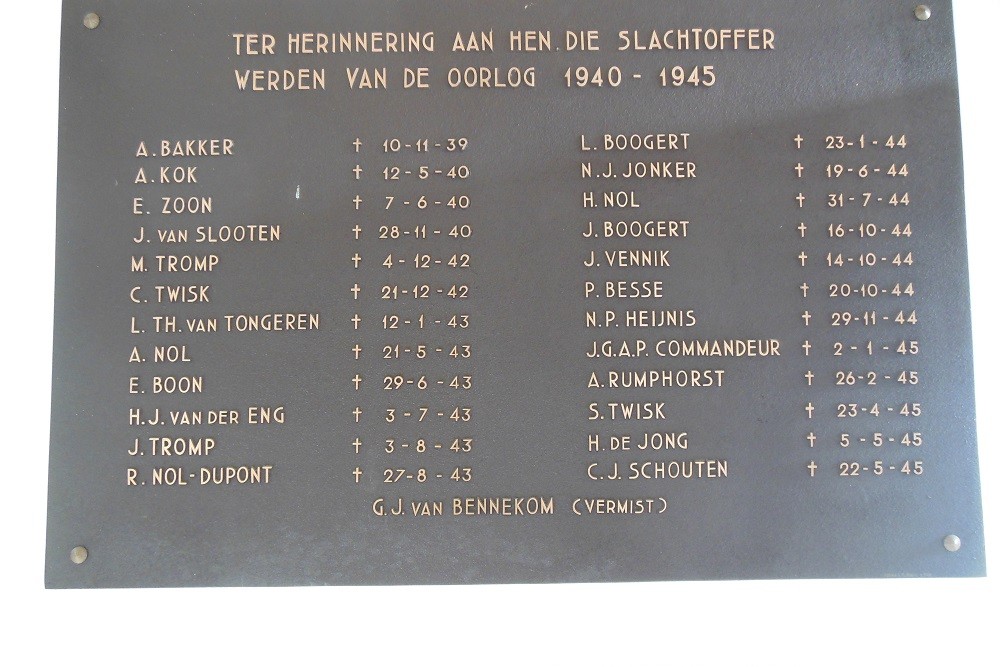 Oorlogsmonumenten Gemeentehuis Uitgeest #2