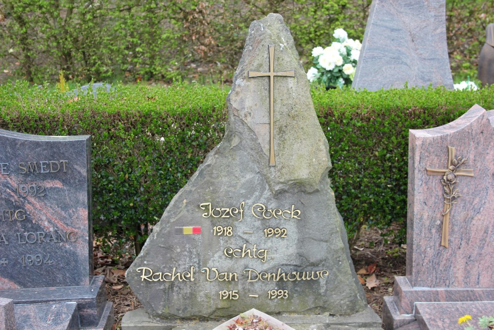 Belgian Graves Veterans Pamel New Cemetery #2