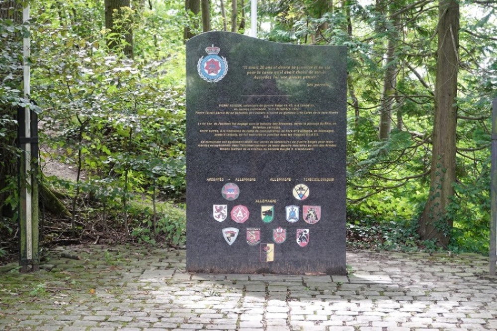 Monument Pierre Roiseux #3