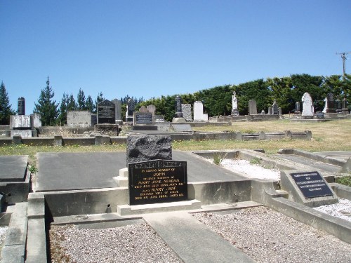 Commonwealth War Grave Homeview Cemetery #1