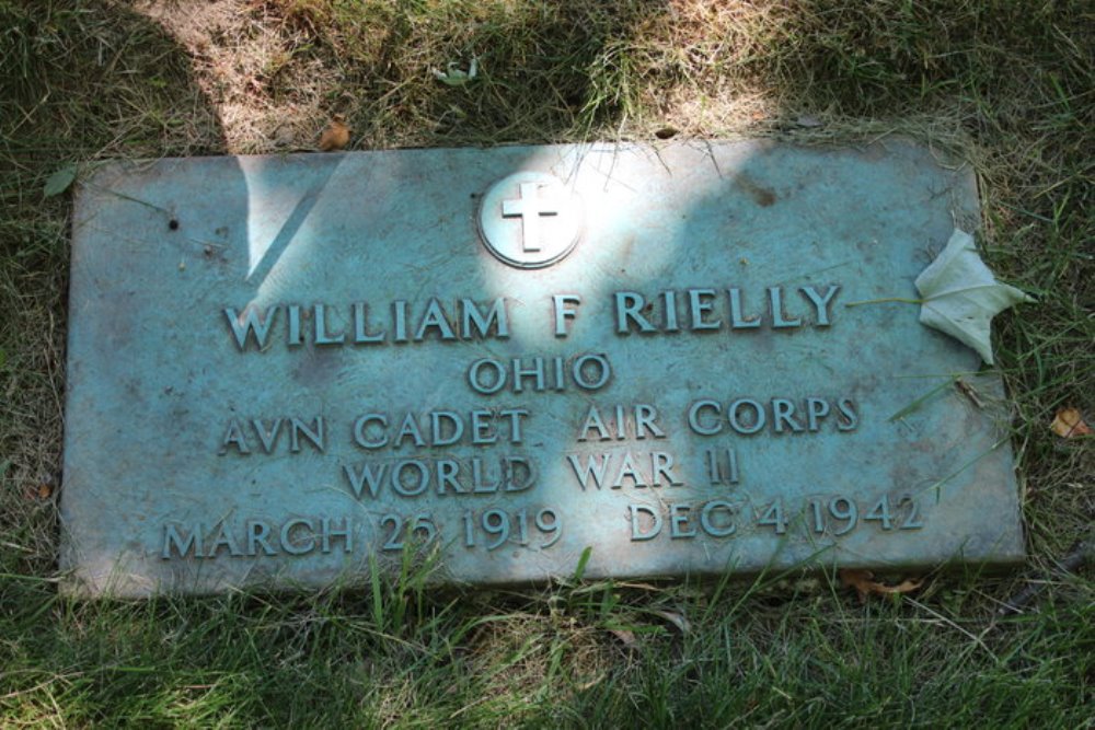 Commonwealth War Grave Calvary Cemetery