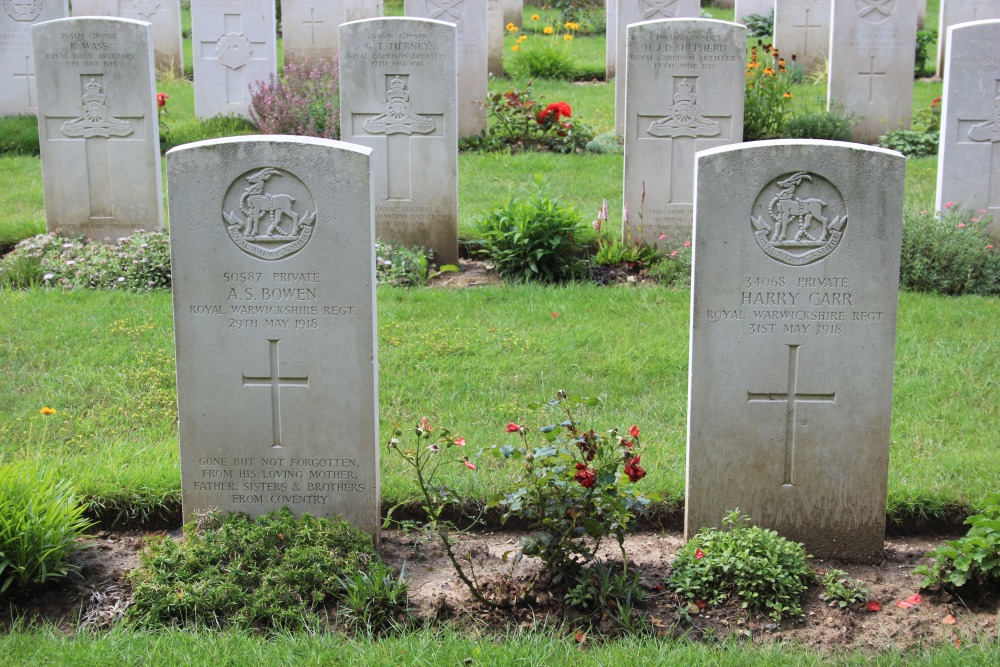 Commonwealth War Cemetery Thiennes #5