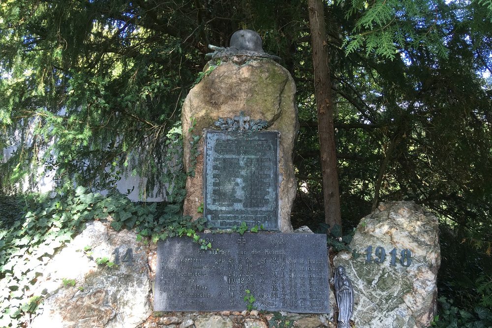 Monument Voor De Gevallenen In WO I En WO II Kirchdaun #2