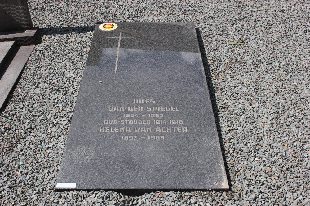 Belgian Graves Veterans Oombergen #2