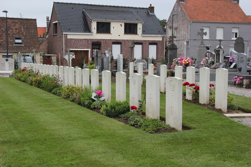 Commonwealth War Graves Winnezeele #4
