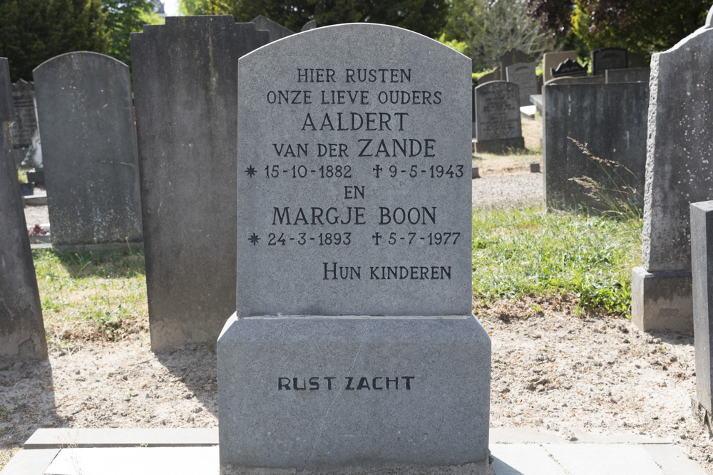 Dutch War Graves Municipal Cemetery Zwartsluis #3