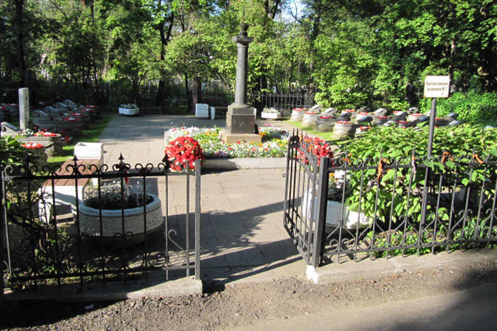 Soviet War Graves Krasnenkoe Cemetery St. Petersburg #1