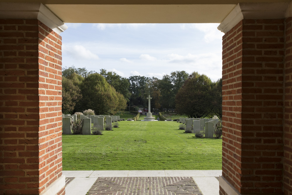 Commonwealth War Cemetery Mook #4