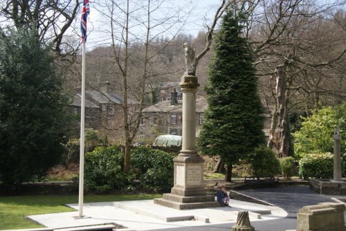 Oorlogsmonument Uppermill #1