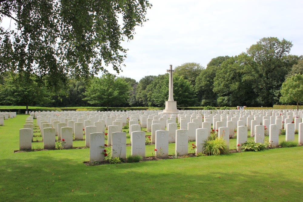 Commonwealth War Cemetery Dozinghem #2