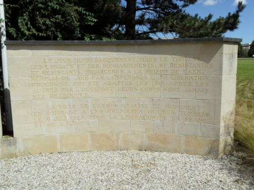 Monument Gefusilleerden Gevangenis Caen #2