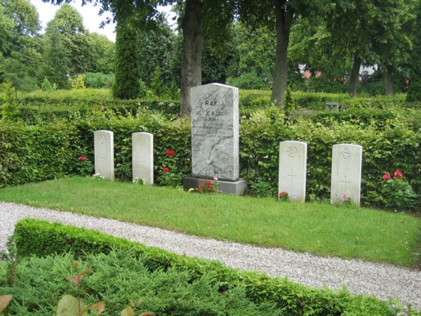 Oorlogsgraven van het Gemenebest Kerkhof Odder Sogns