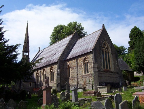 Commonwealth War Graves St Cattwg Churchyard