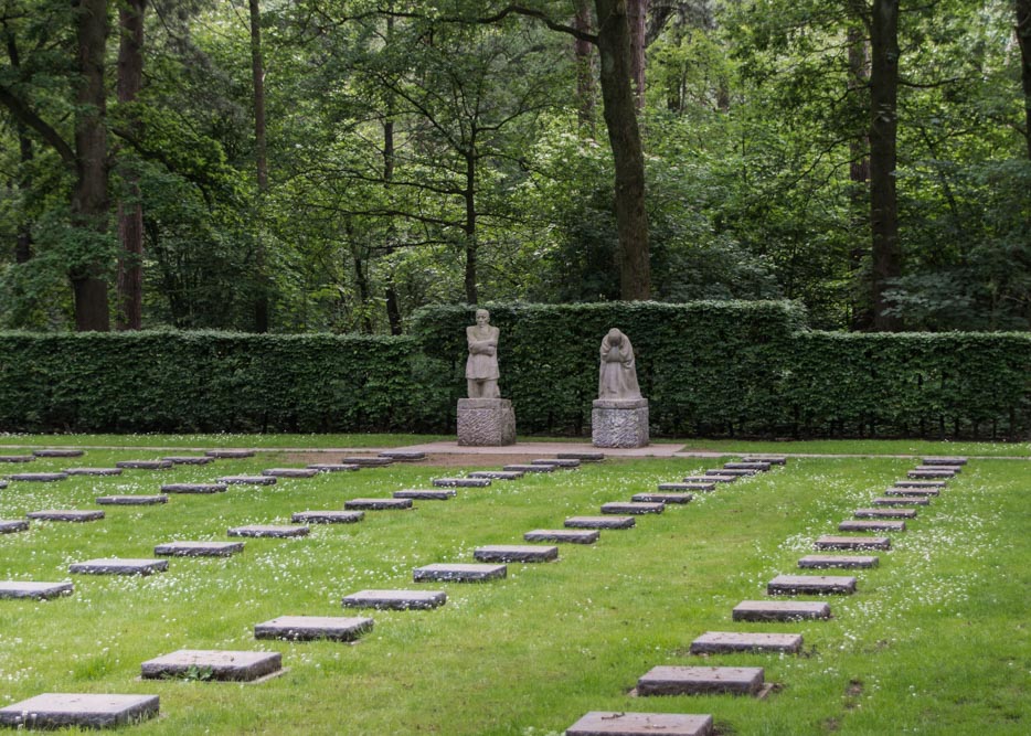 Monument Treurend Ouderpaar Vladslo #5