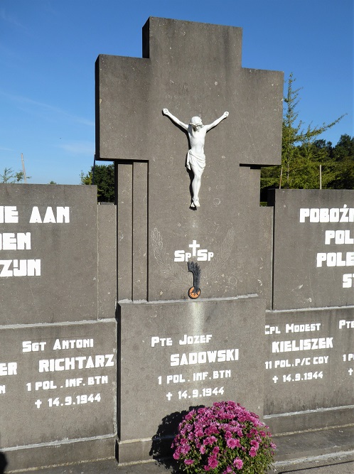 Grafmonument Poolse Militairen Stekene #3