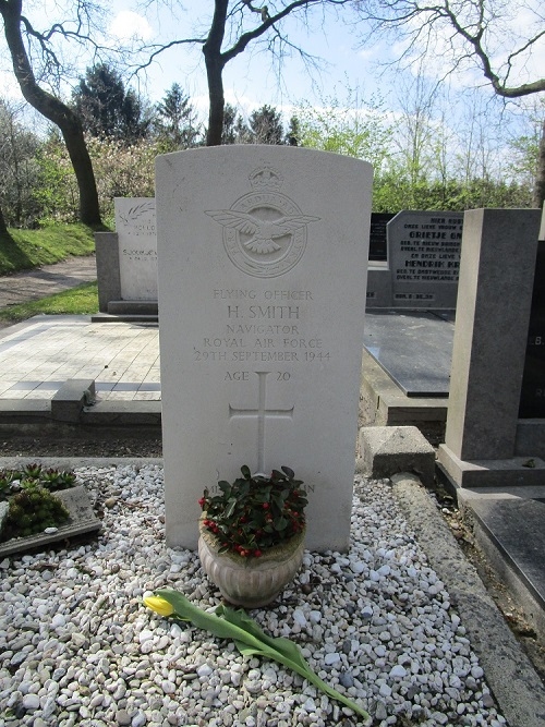 Commonwealth War Graves General Cemetery Geesbrug #4