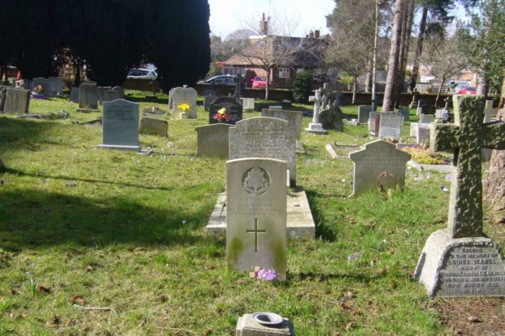 Commonwealth War Graves All Souls Churchyard