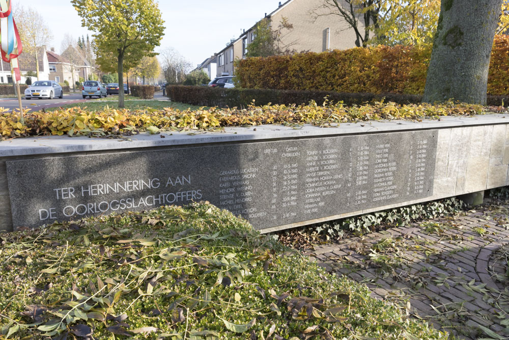 War Memorial Doornenburg #4