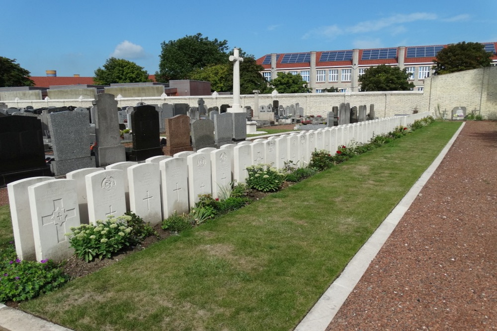 Oorlogsgraven van het Gemenebest Gemeentelijke Begraafplaats Malo-les-Bains #2