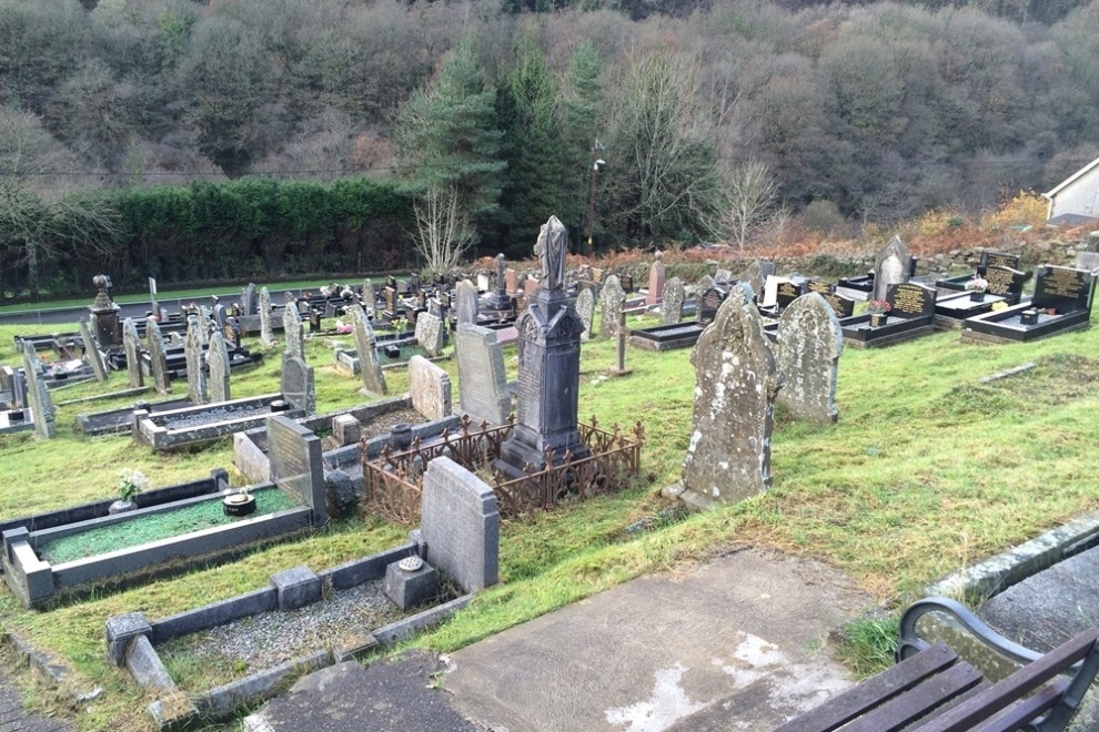 Commonwealth War Graves Macpelah Congregational Chapelyard