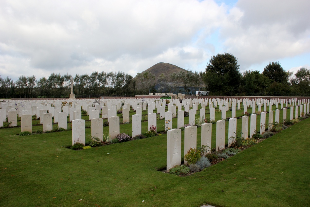 Commonwealth War Cemetery Philosophe #4