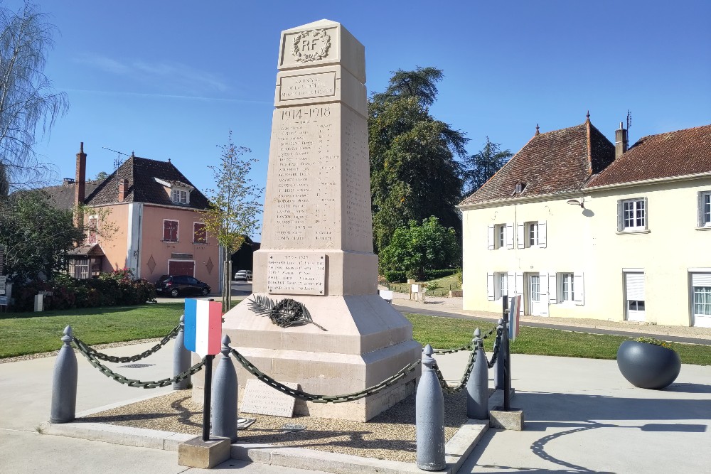War Memorial La Chapelle-Saint-Sauveur #1